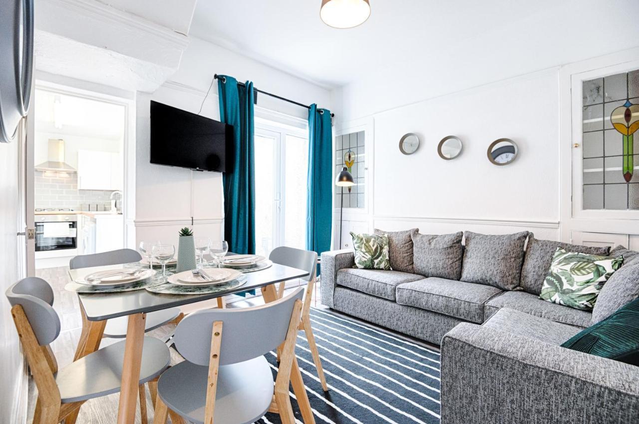 Chesshyre Accommodation - Tv In Every Bedroom! Swansea Buitenkant foto