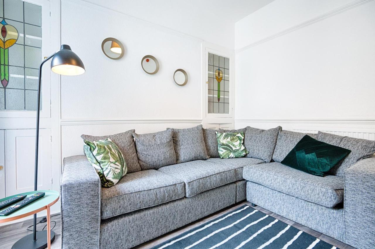 Chesshyre Accommodation - Tv In Every Bedroom! Swansea Buitenkant foto